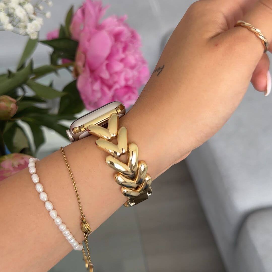 02 Apple Watch Metallarmband Coco Gold, Tragebild Handgelenk