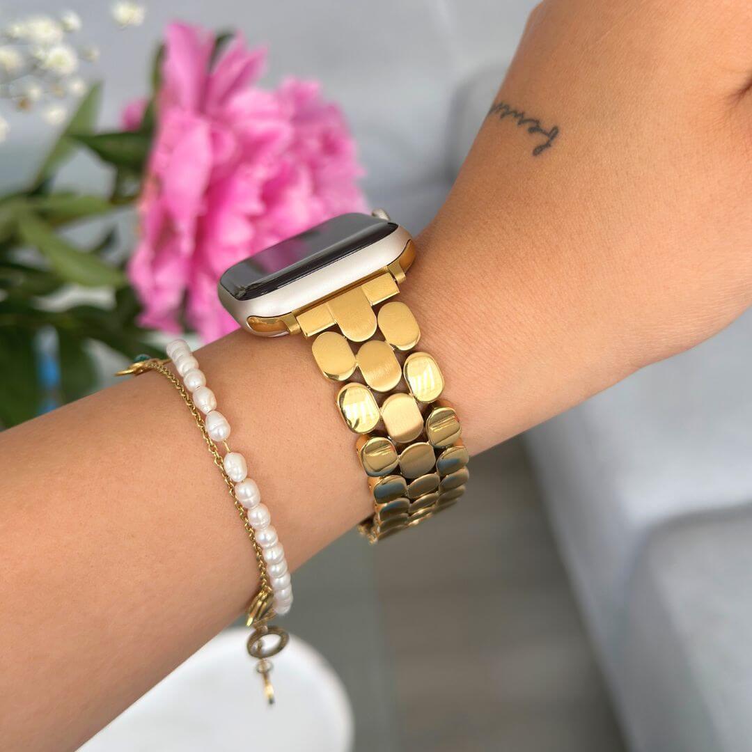 02 Apple Watch Metallarmband Julie Gold, Tragebild Handgelenk