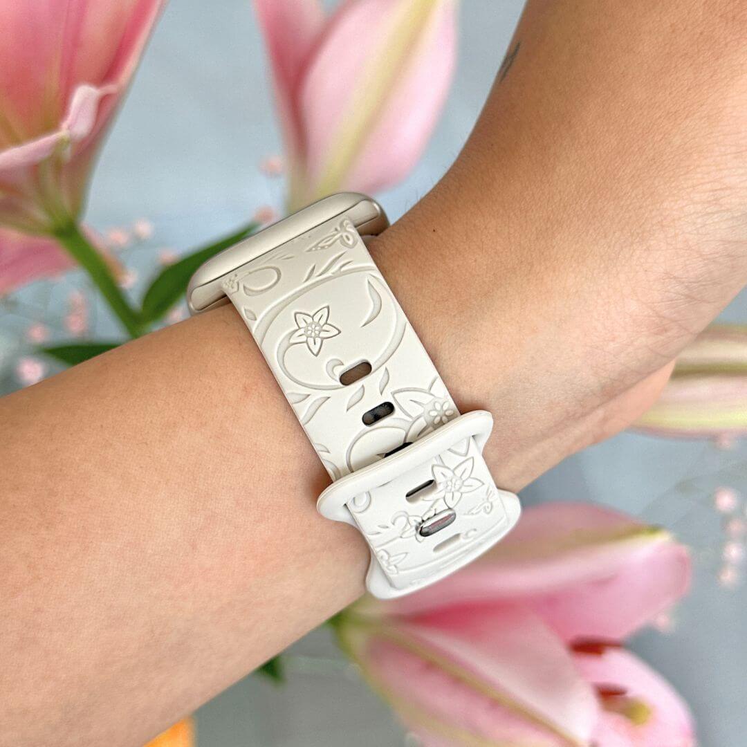 02 Apple Watch Silikonarmband Tulp Starlight, TrageBild Handgelenk